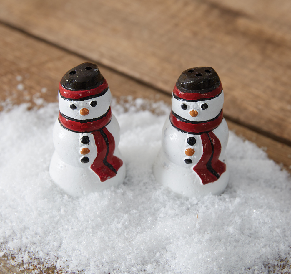 Salero y pimentero de muñecos de nieve escarchados