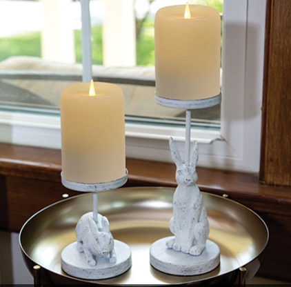 * Candelabro de pilar de metal de conejito blanco