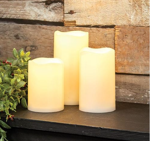 * Juego de 3 velas LED con brillo suave y parpadeo.