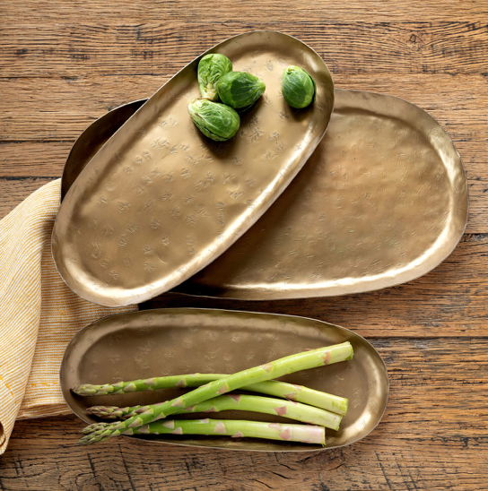 Bandejas antiguas de hierro dorado. Juego de 3